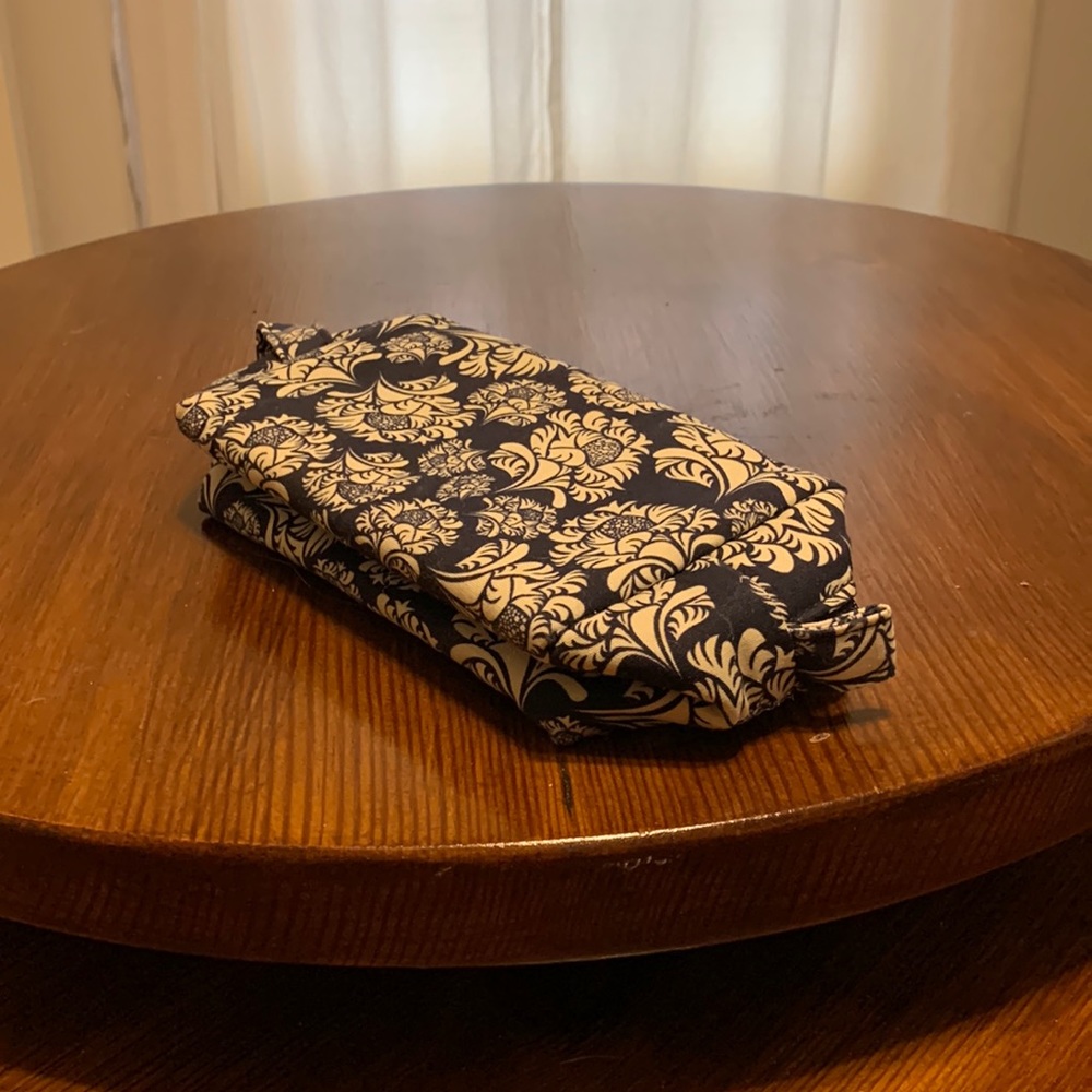 Iōta Blue and White Floral Toiletries/Make-up Case